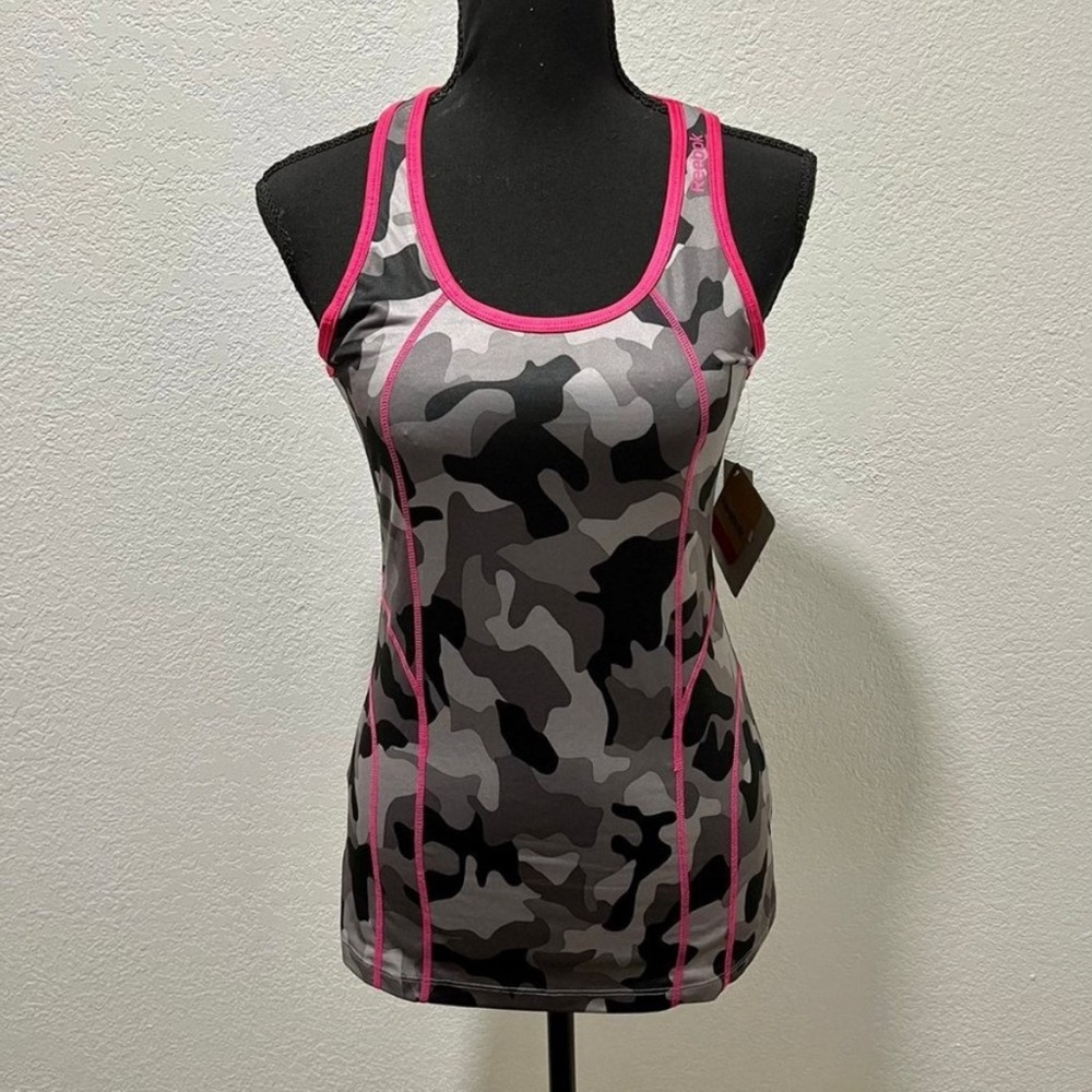 Reebok NWT Fitted Gray and Black Camo Print Active Tank Top